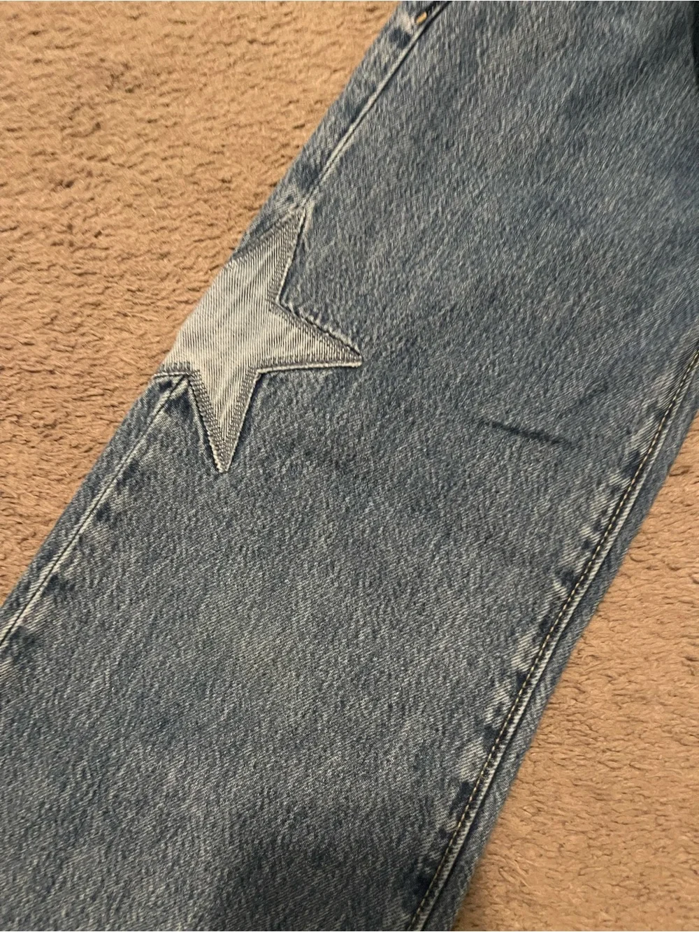 Girls size 6 Old Navy Washed Blue Wide-Leg Jeans with Star Patches Like new